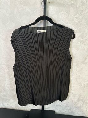 Zara Black Vertical-Pleat Sleeveless Tank
